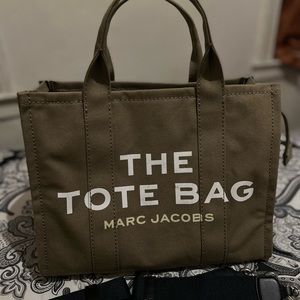 MARC JACOBS THE TOTE BAG